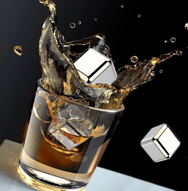 یخ مصنوعی استیل ۸ عددی مکعبی وارداتی به همراه انبر و جعبه نگهدارنده